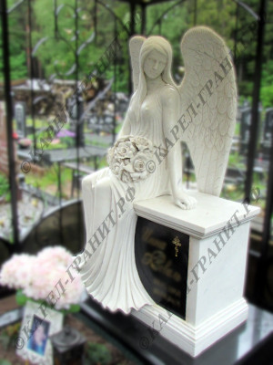 Литьевой мрамор №-17. Фигура девушки-ангела со свадебным букетом. Работа мастерской Карел-Гранит.