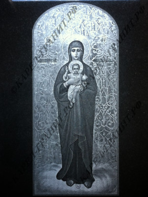 Гравировка №-5. Икона святой Марии с младенцем на гранитной стеле. Работа мастерской Карел-Гранит.