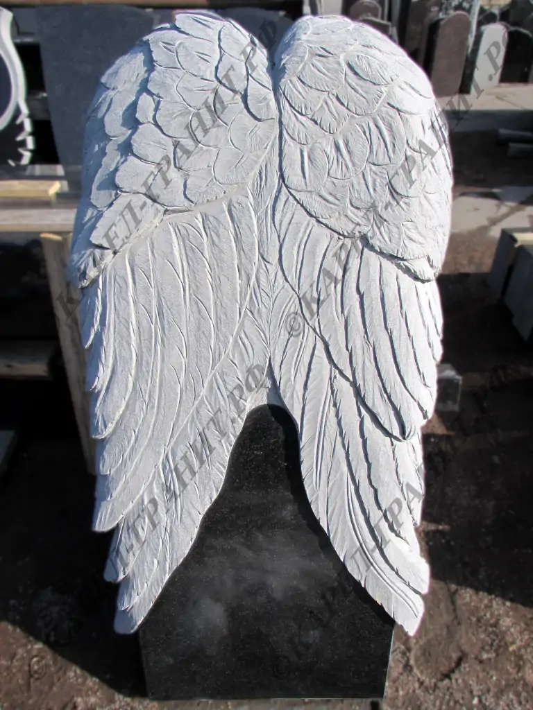 Гравировка №-54. Крылья ангела на гранитной стеле. Работа мастерской Карел-Гранит.