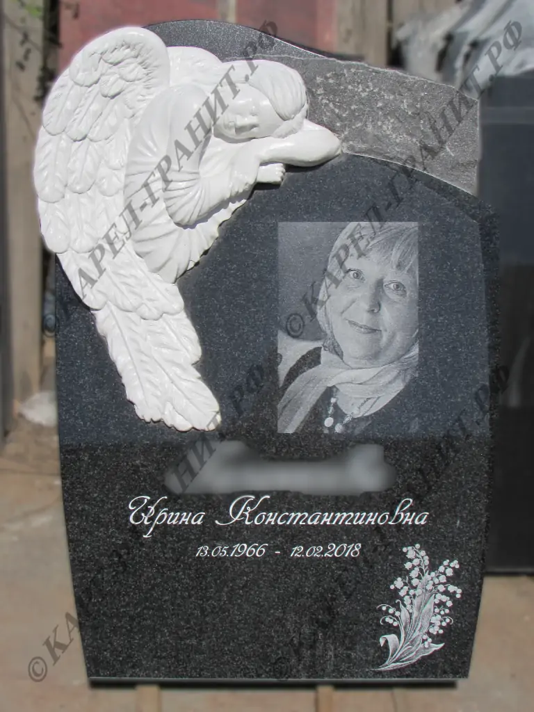 Гравировка №-60. Портрет женщины, ФИО и памятные даты на гранитной стеле, с ангелом из литьевого мрамора. Работа мастерской Карел-Гранит.