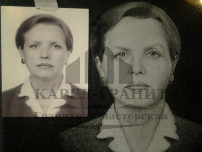 Сравнение гравировки с фото-оригиналом №-6. Портрет женщины в костюме на гранитной стеле. Работа мастерской Карел-Гранит.